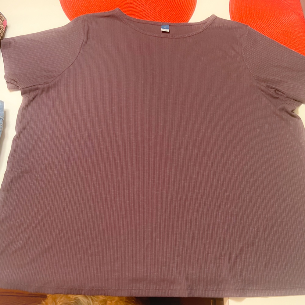 Plus size women’s Old Navy set.